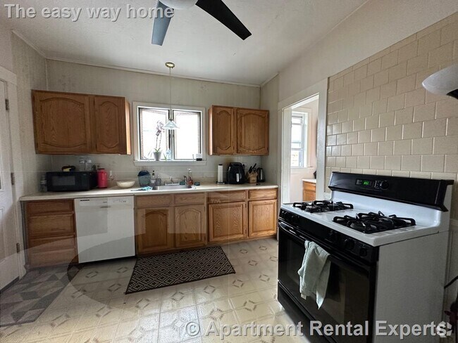 Building Photo - 19 Stanley Ave Unit 2 Rental