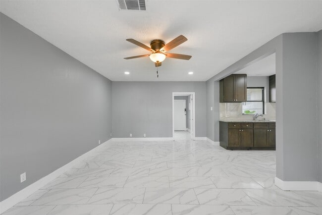 Photo - 1913 Scarborough Ln