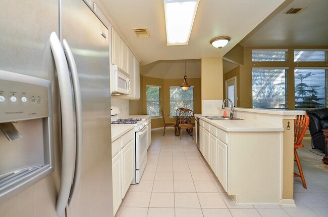 Building Photo - 4606 Russett Ln