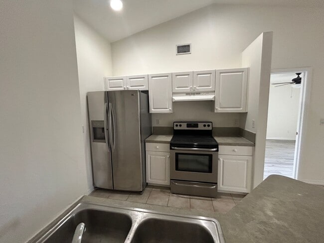 Photo - Nice 3/2 with newer carpet