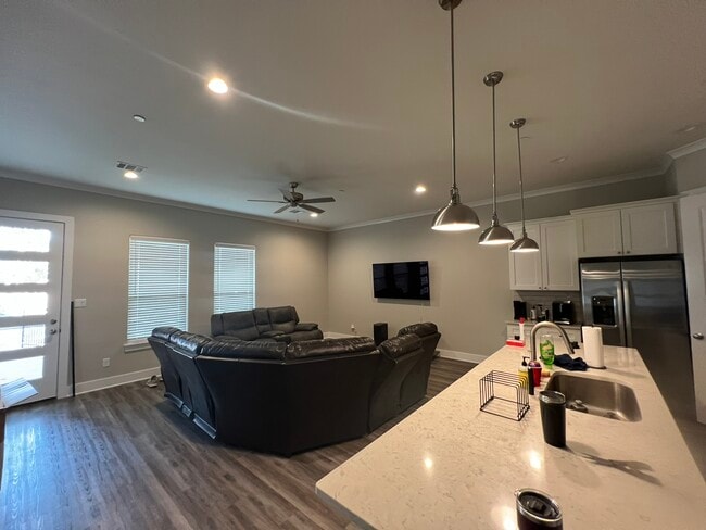Photo - 710 Vassar Ct