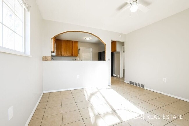Photo - 881 E Egbert St