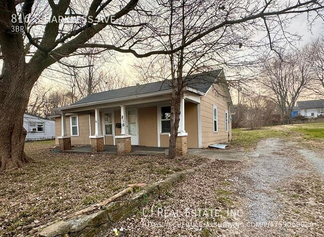 Building Photo - 816 S Harkless St