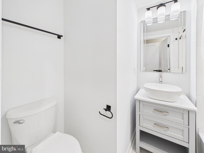 Building Photo - 1320 S Gross St Unit 2 Rental