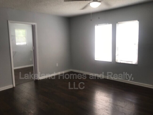 Photo - 1060 E Wabash St