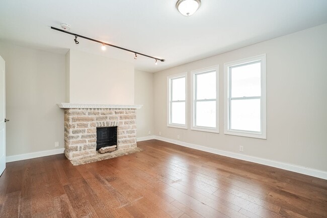 Photo - 764-766 Kelton Ave Unit 764