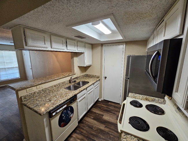 Photo - 2500 E Park Blvd