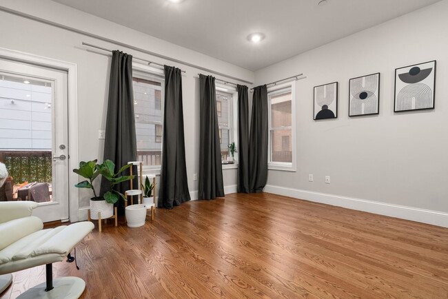 Photo - 338 Meridian St Unit 2
