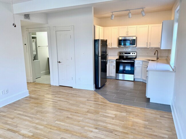 Photo - 1011 S Newstead Ave