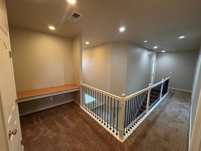 Photo - Spacious NW Visalia home Near Shopping Center Available Now!
