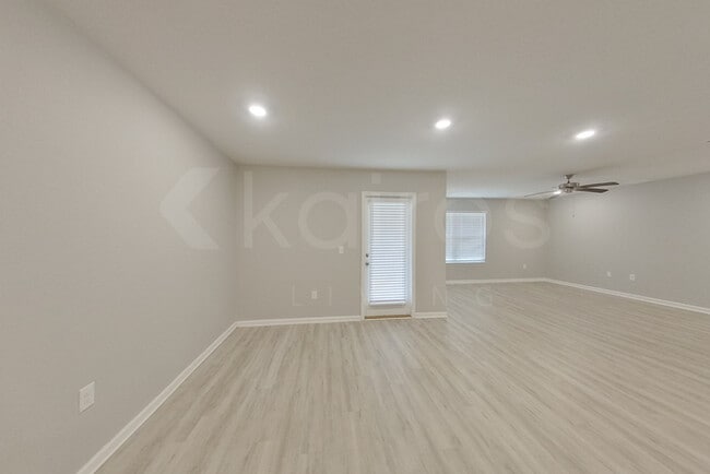 Photo - 4750 Malay Cir