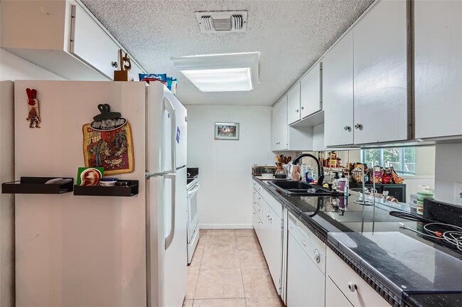 Photo - 6810 Thorncliffe Dr