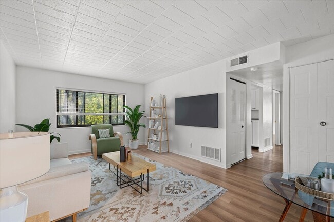 Photo - Edgewood Court Apartments