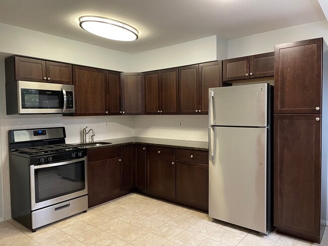 Building Photo - 200 Centre Ave Unit 1H