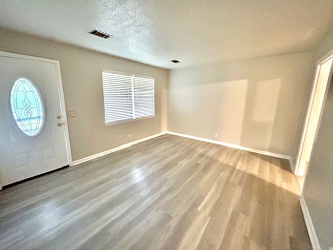 Photo - 3305 E Tucker Dr NW