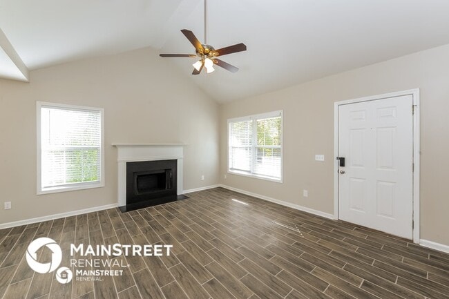 Photo - 2295 Lark St