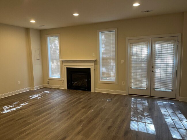 Photo - Large Townhouse In Haymarket