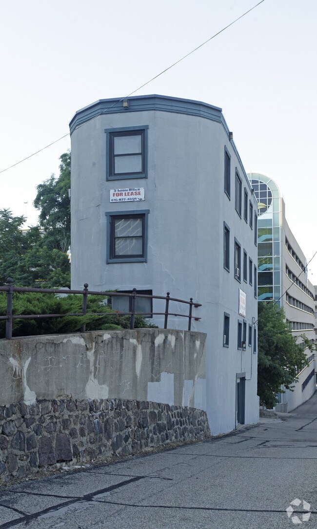 Photo - 22 Crescent St. NE