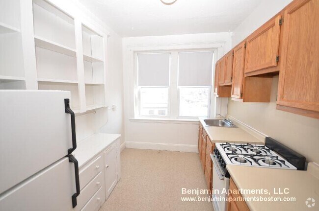 Building Photo - 1860 Commonwealth Ave Unit 35 Rental