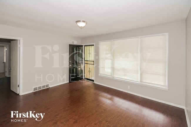 Photo - 842 Eastern Dr