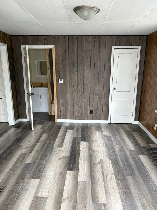 Building Photo - 803 N 2nd St