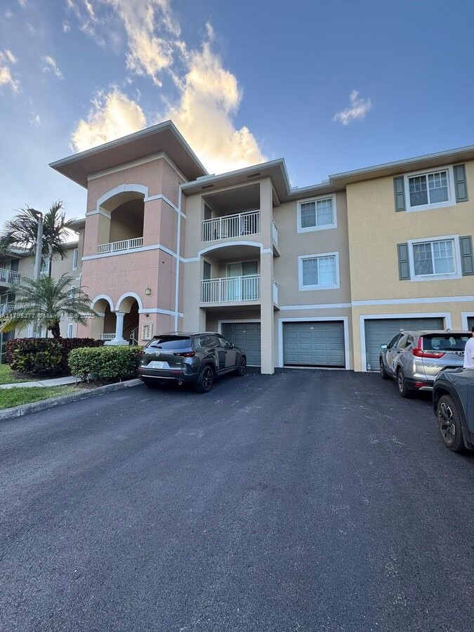 Photo - 6492 Emerald Dunes Dr Unidad 305 Rental