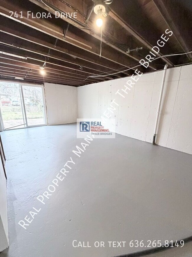 Photo - 241 Flora Dr