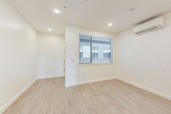 Photo - 411 29th St Unit 418