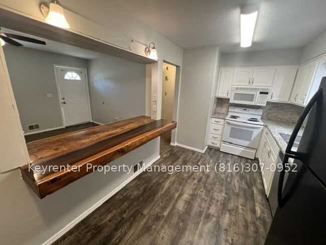 187 Lee Dr