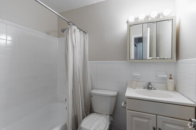 1 BR, 1 BA - 600SF - Bathroom