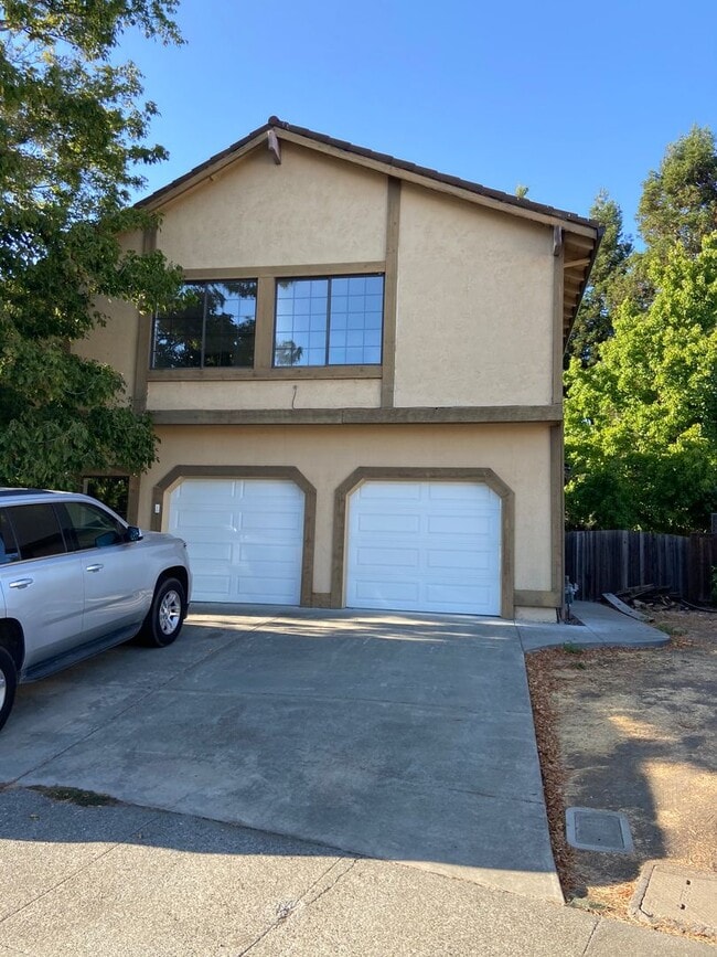 Building Photo - 1725 Tampico Ct