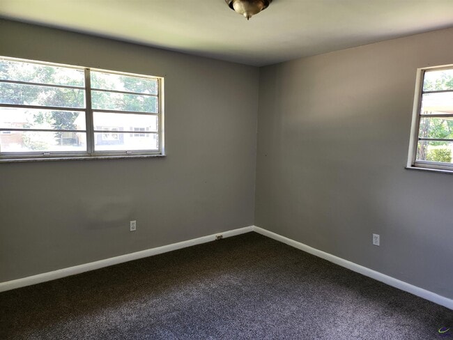 Photo - 215 Palomino Ln