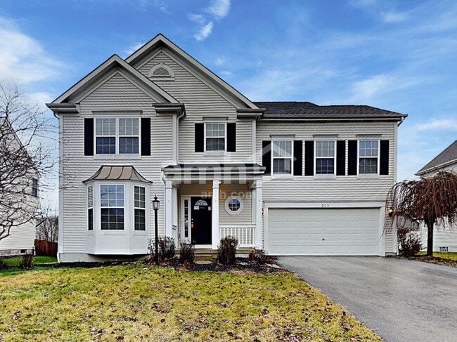 Building Photo - 203 Fox Glen Dr W