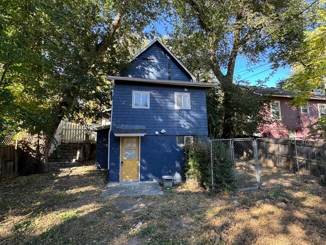 Photo - 523 N Walnut St Unit B