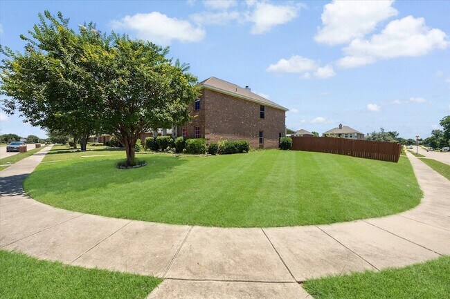 1100 Camelot Dr