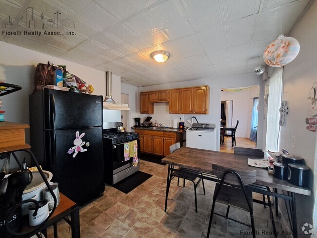 Building Photo - 50 Clark St Unit 2 Rental