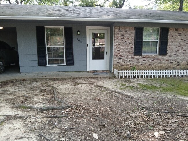 Building Photo - 105 E Woodcrest Dr Rental