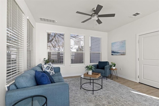 Photo - 1716 Adina St