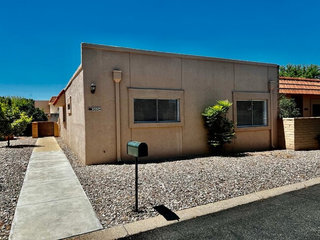 Building Photo - 2024 S Birdie Cir