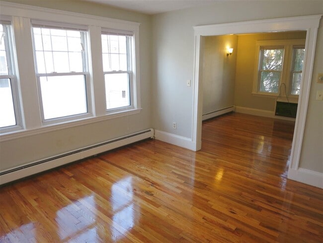 Building Photo - 38 Sterling St Unit 2