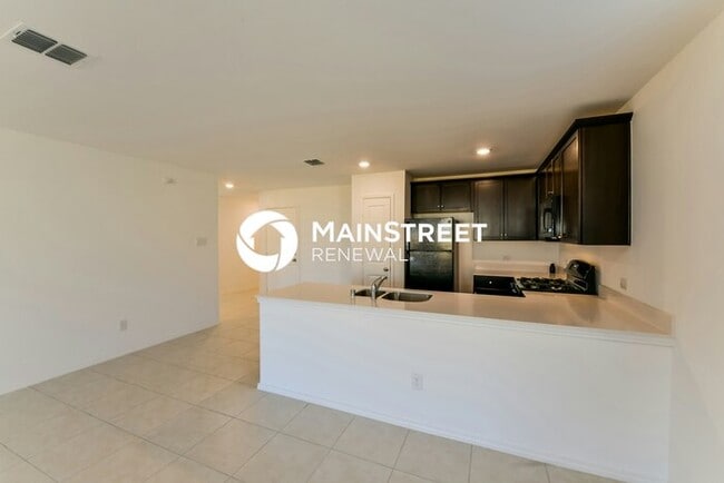 Photo - 3 Bedroom Pet-Friendly Home in Fort Worth, TX with Main Street Renewal