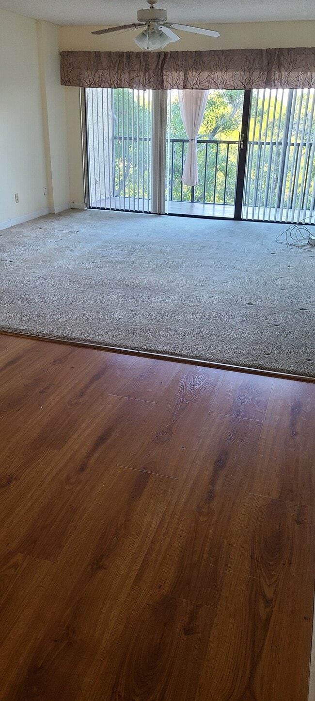 Building Photo - 2800 Cove Cay Dr Unit 6B