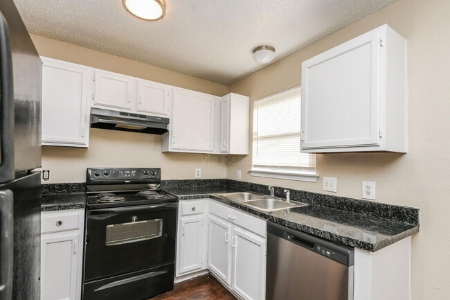 Photo - 5915 Shadydell Dr