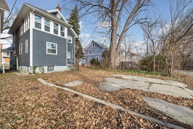 Photo - 3 bedroom 2000 sq ft remodeled $1550