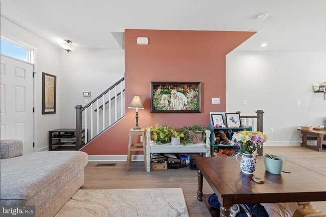 Photo - 2027 Track Cir