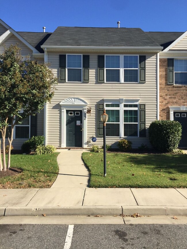 Building Photo - Beautiful Townhouse To Rent in Easter Henrico