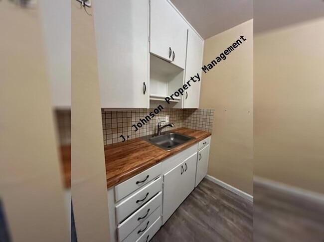 Photo - 1BED 1 BTH Available NOW Unit D