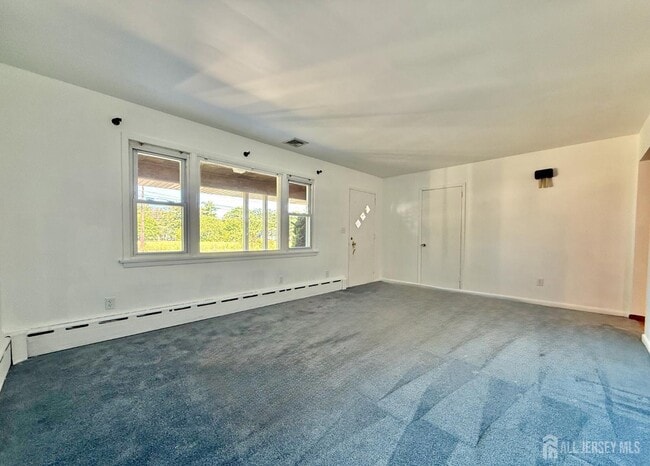 Photo - 452 Cranbury Rd