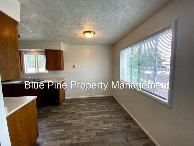 Photo - 672 Foster Dr