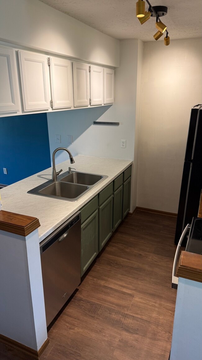 Photo - 2443 Wrens Dr S